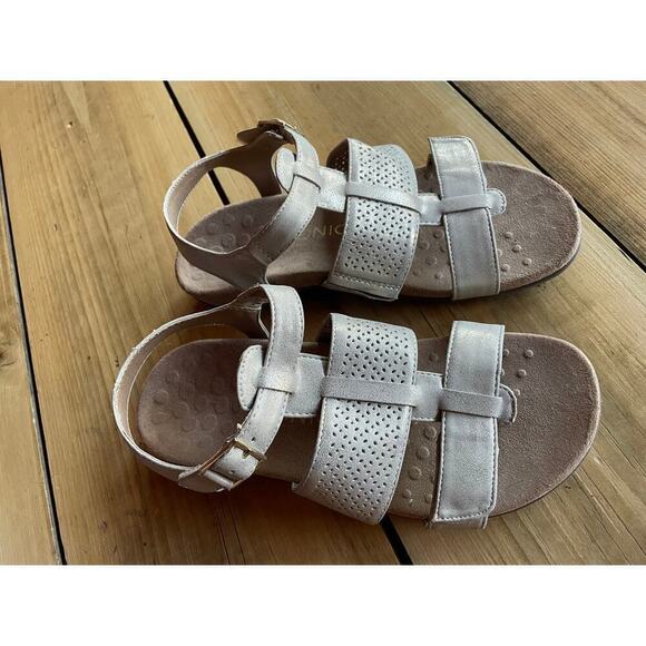 Vionic Women's Comfort Strappy Sandals. Metallic Gold. Size 7 - Picture 1 of 5